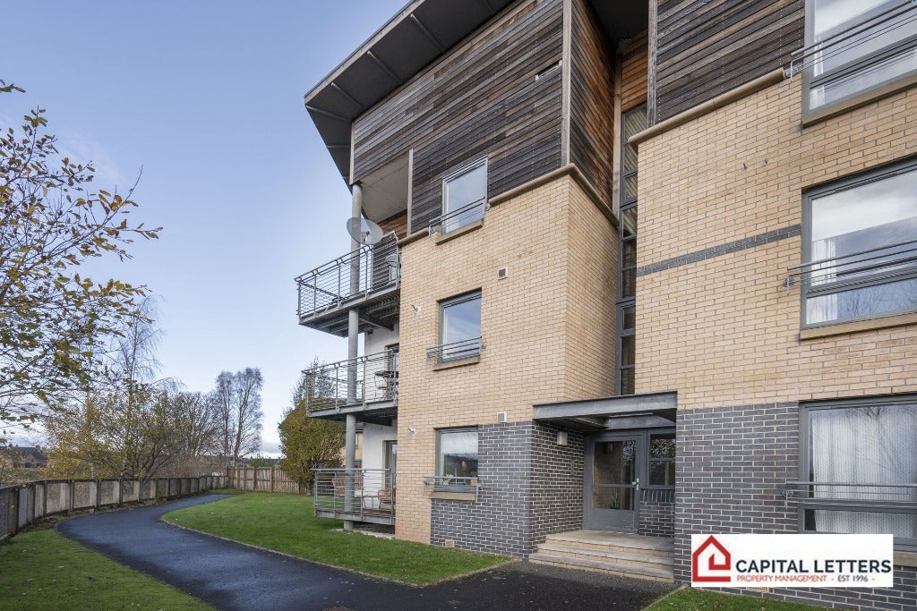Flat Cask Crescent in Stirling