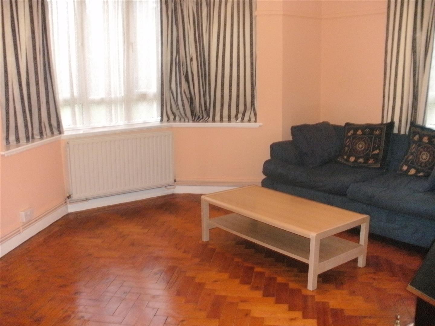 Flat Park Grove in Greater London
