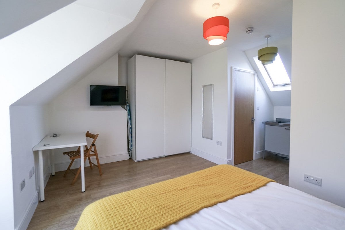 Room Kensington Road in Reading