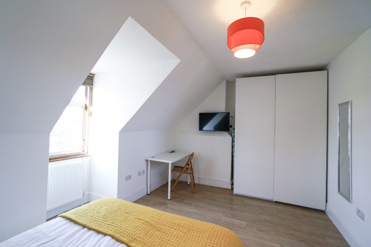 Room Kensington Road in Reading