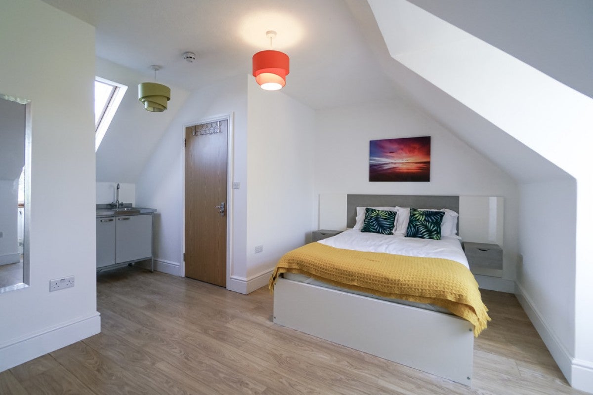 Room Kensington Road in Reading