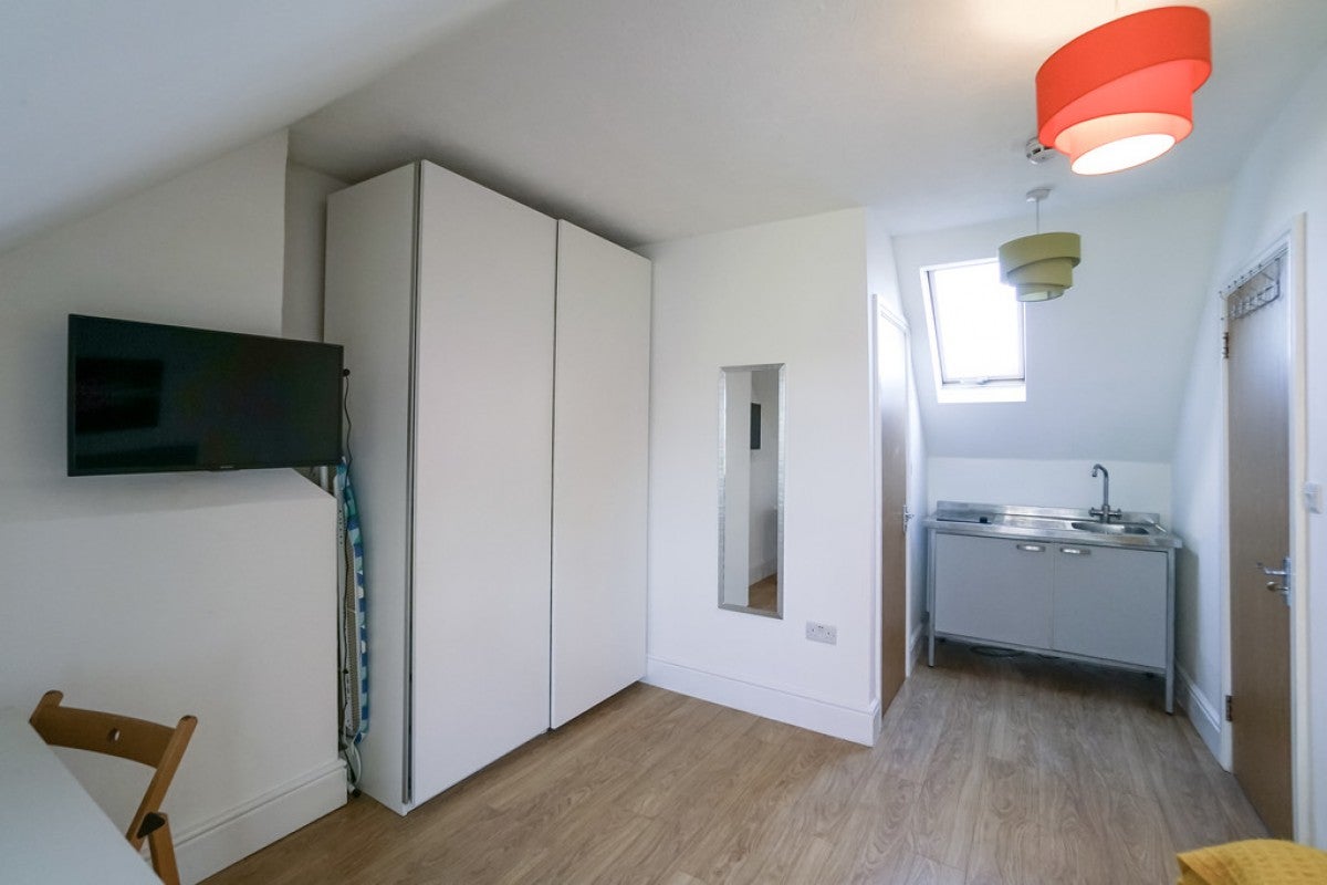 Room Kensington Road in Reading
