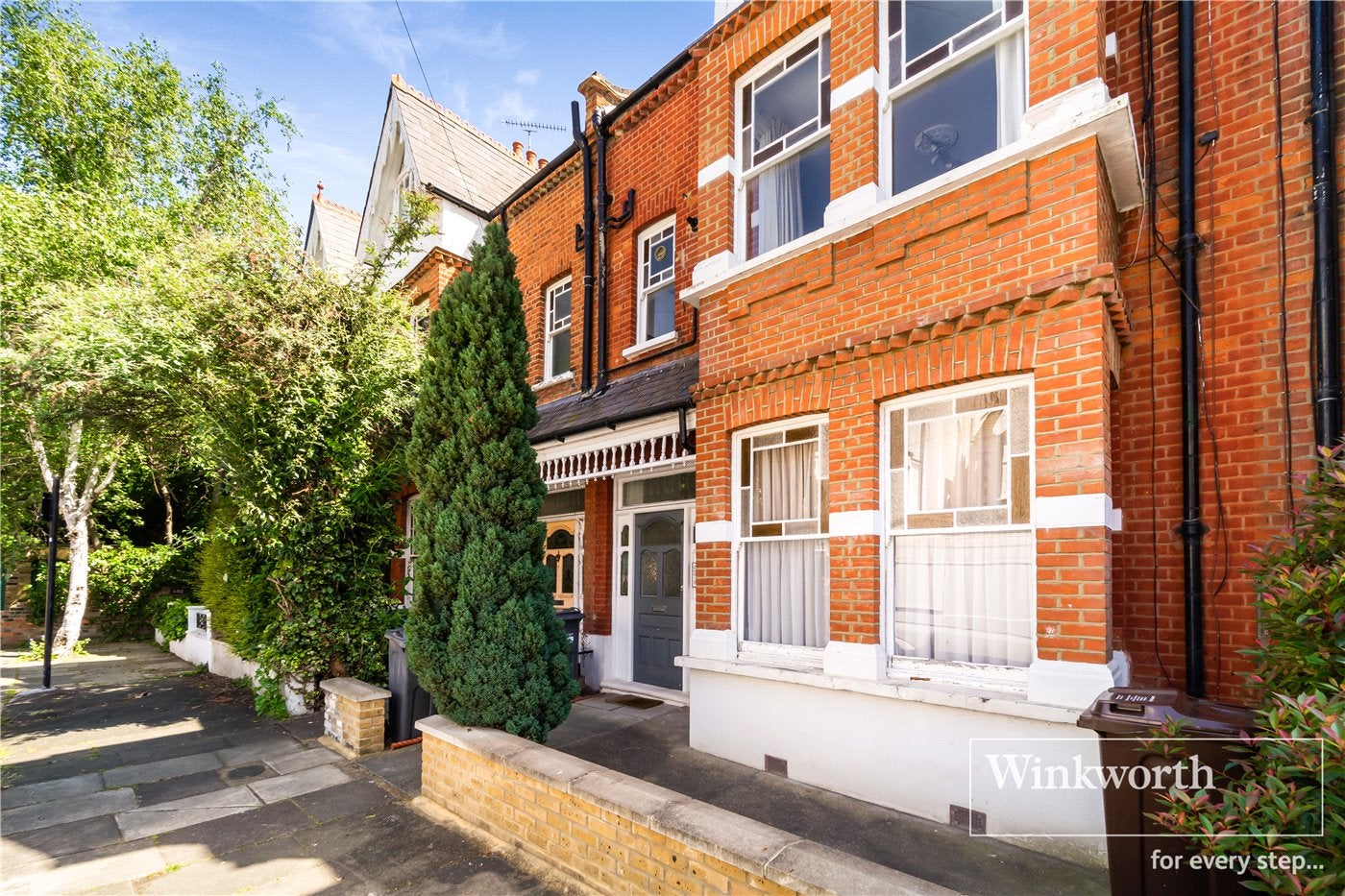 Flat Ennismore Avenue in Greater London