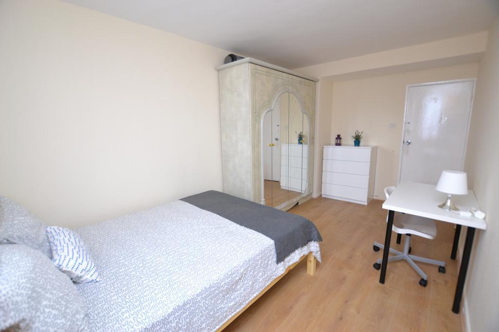 Room The Quarterdeck in Greater London