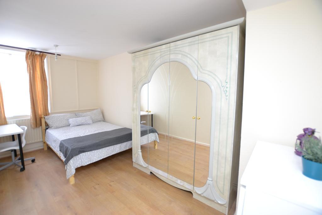 Room The Quarterdeck in Greater London