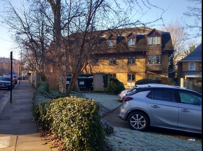 Flat Victoria Road in Greater London