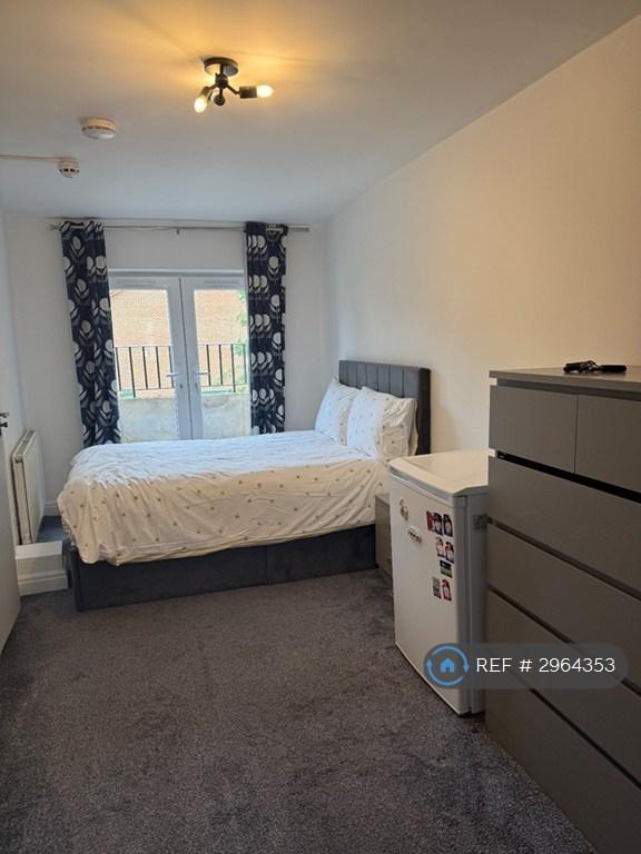 Room Twyford Abbey Road in Greater London