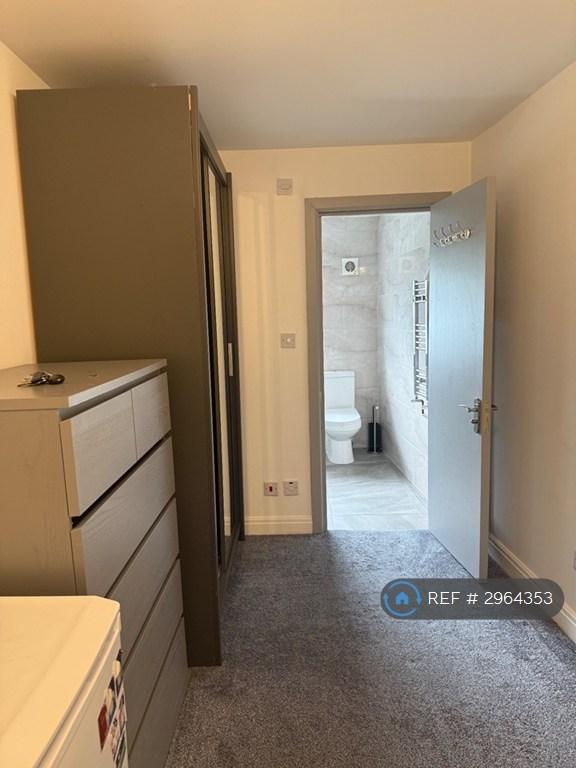 Room Twyford Abbey Road in Greater London
