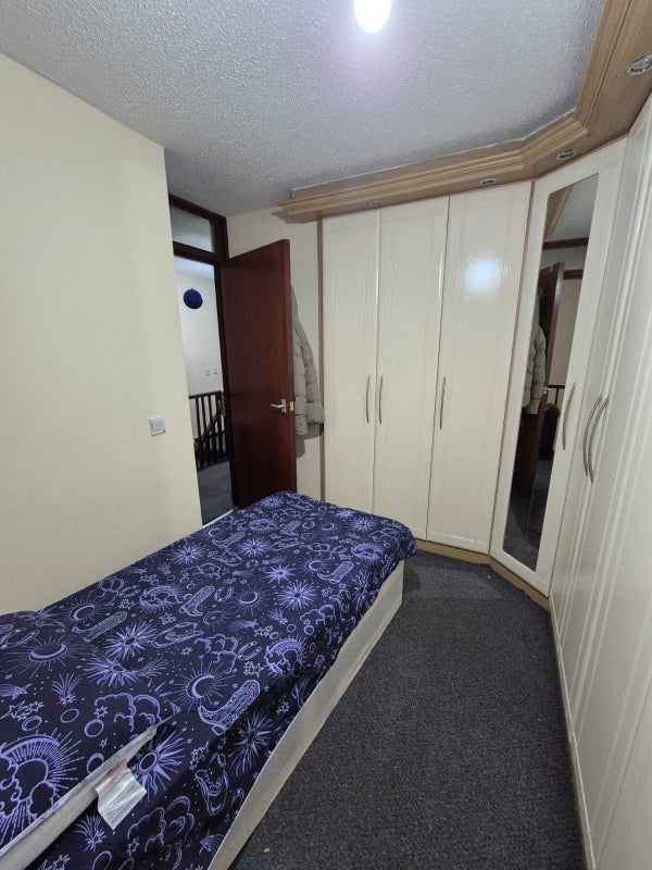 Room Bronte Close in Greater London