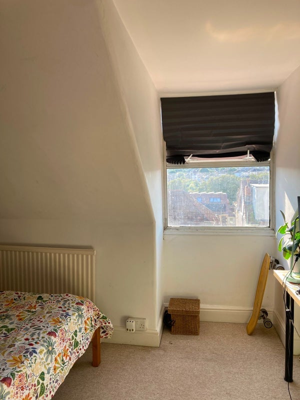 Room Effingham Road in Bristol