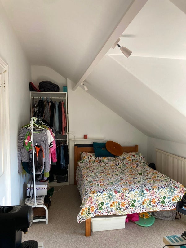 Room Effingham Road in Bristol