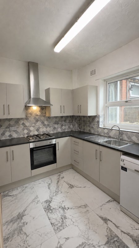 Room Moss Lane East in Manchester