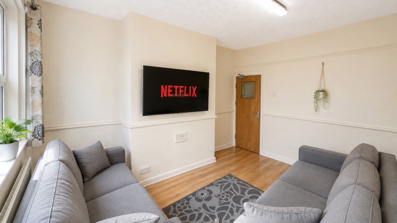 Room Moss Lane East in Manchester