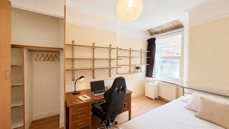 Room Moss Lane East in Manchester