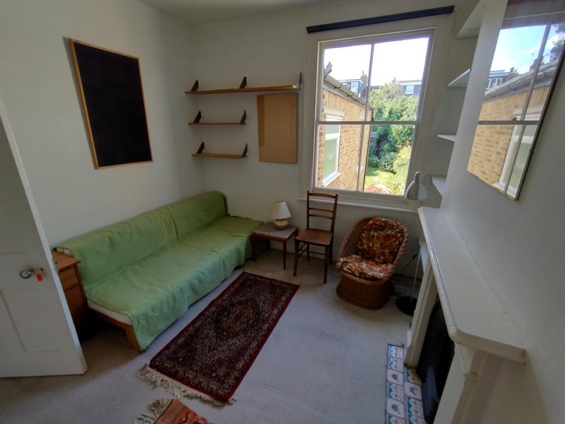 Room Swallowfield Road in Greater London