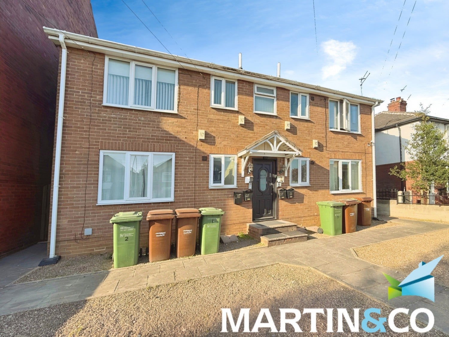 Flat Arncliffe Road in Wakefield