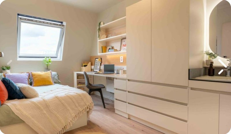 Room Holloway Road in Greater London