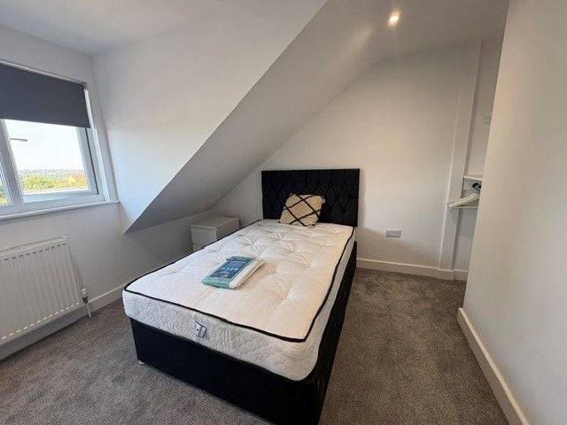 Room Rose Green Road in Bristol