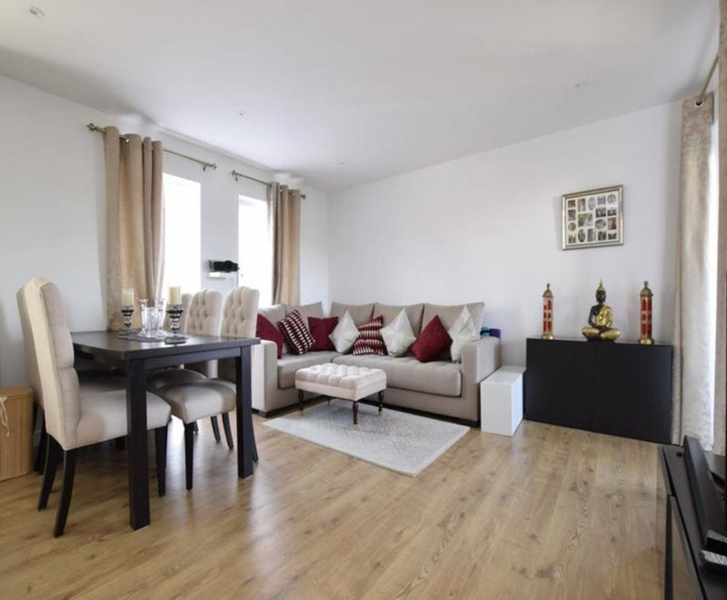 Flat Okemore Gardens in Greater London