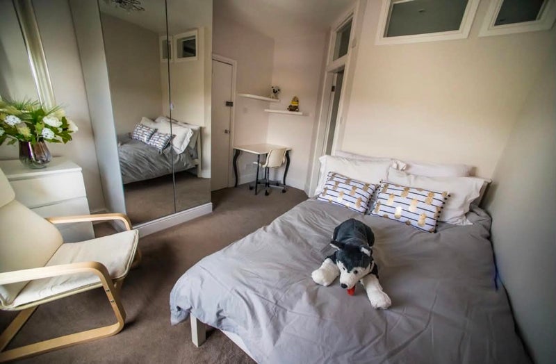 Room Wellington Villas in Nottingham