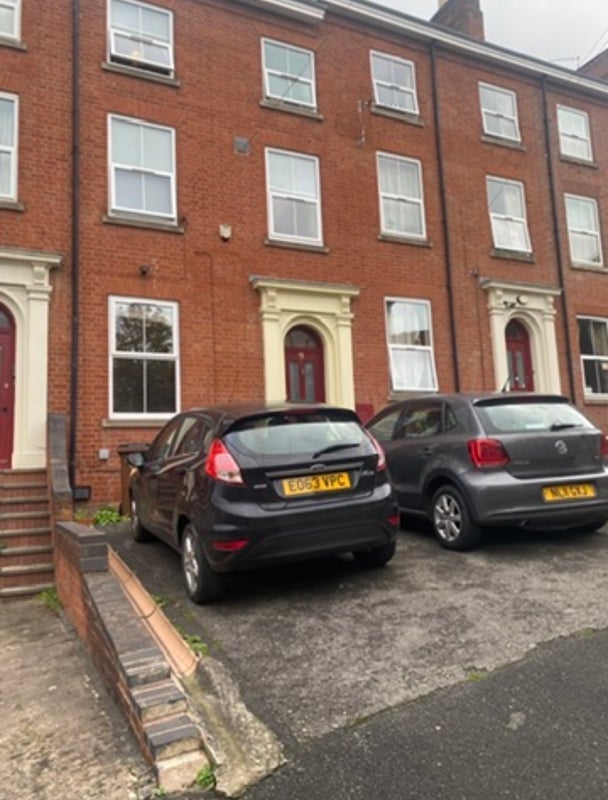 Room Wellington Villas in Nottingham