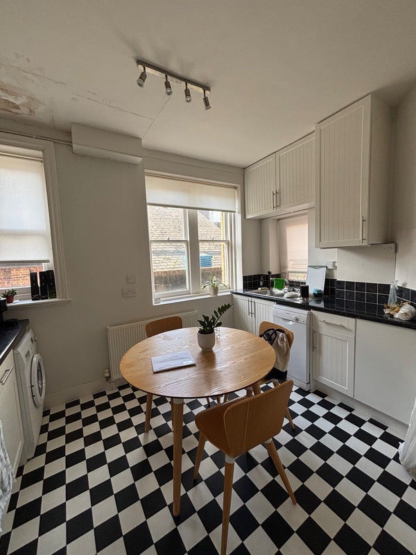 Room Pulton Place in Greater London