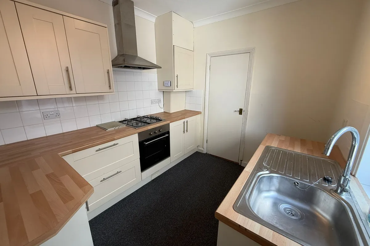 Room Avenue Road in Gosport