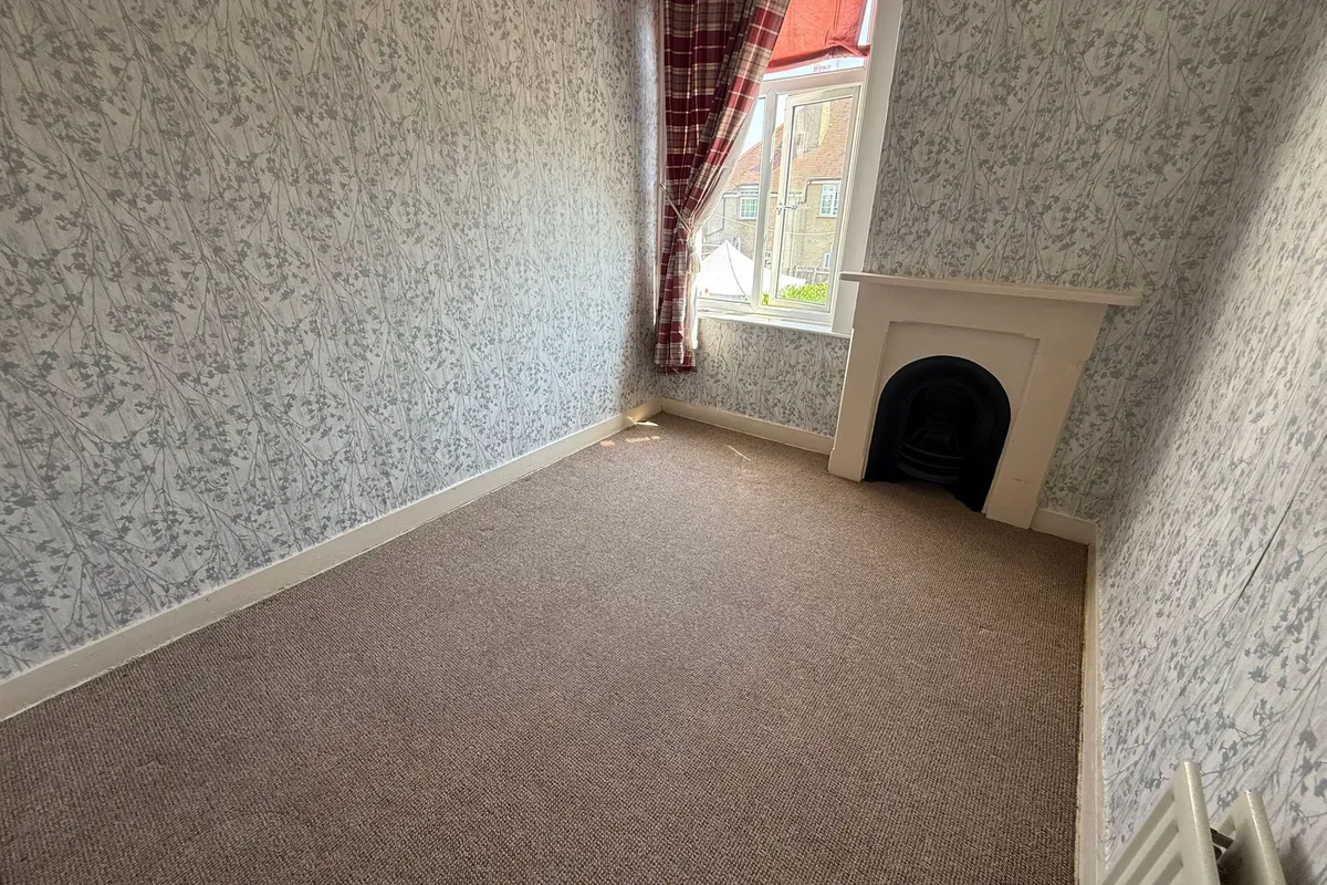 Room Avenue Road in Gosport