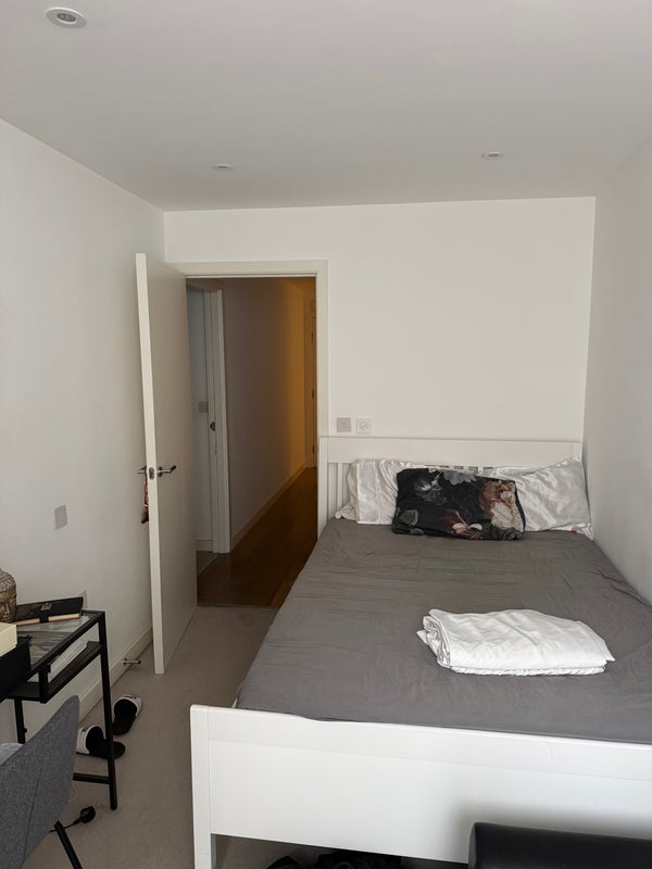 Flat Bourke Close in Greater London