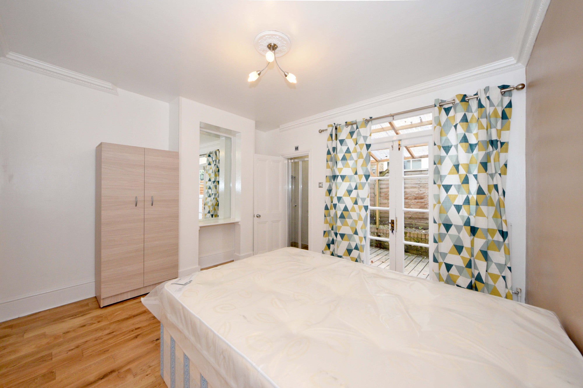 Flat Fulham Palace Road in Greater London