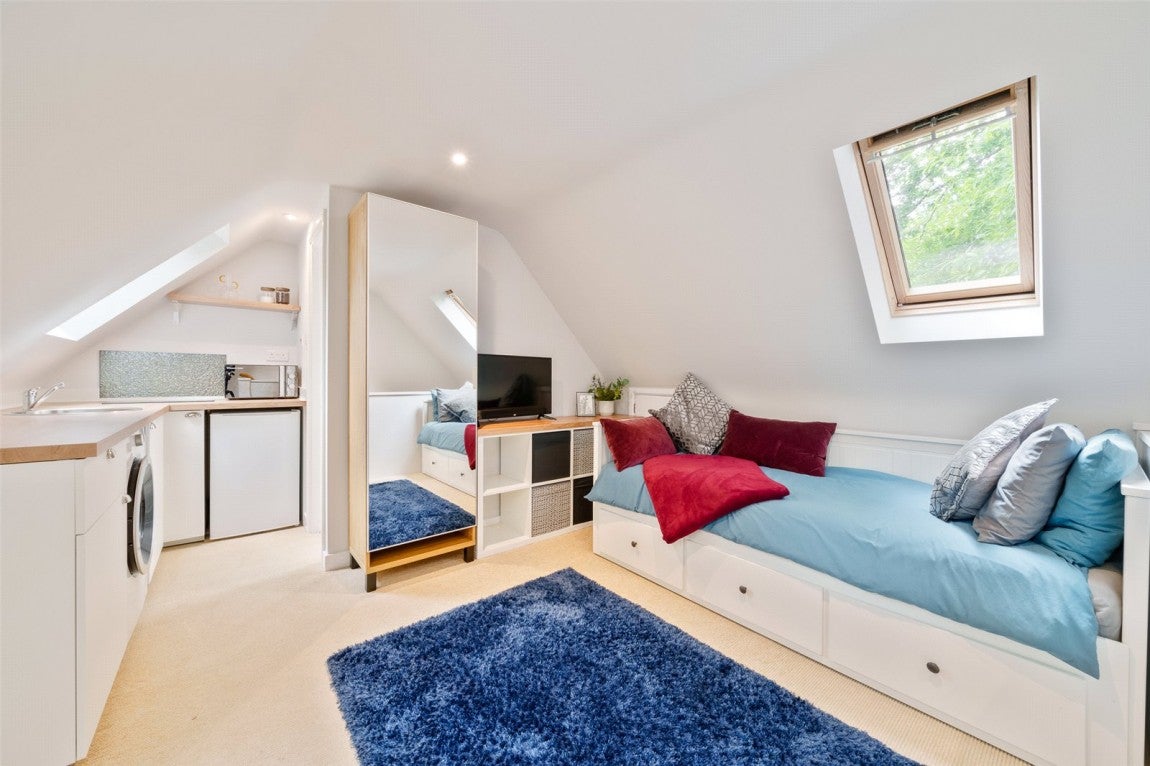 Flat Jubilee Road in Finchampstead