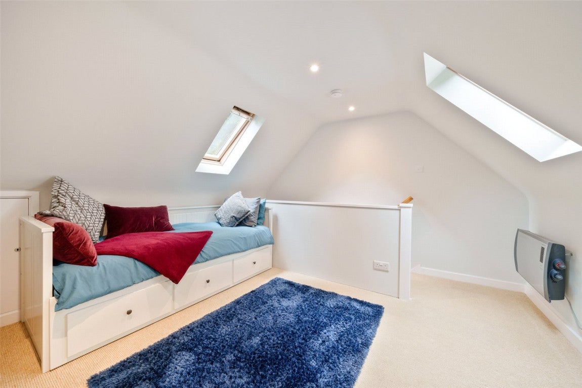 Flat Jubilee Road in Finchampstead