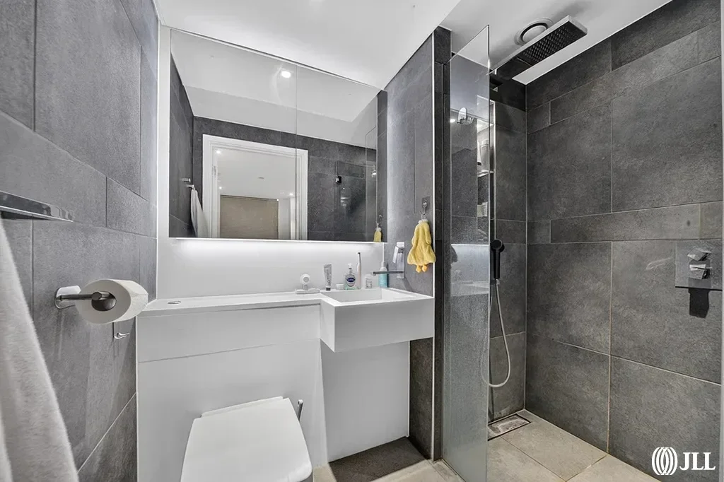 Flat Burdett Road in Greater London