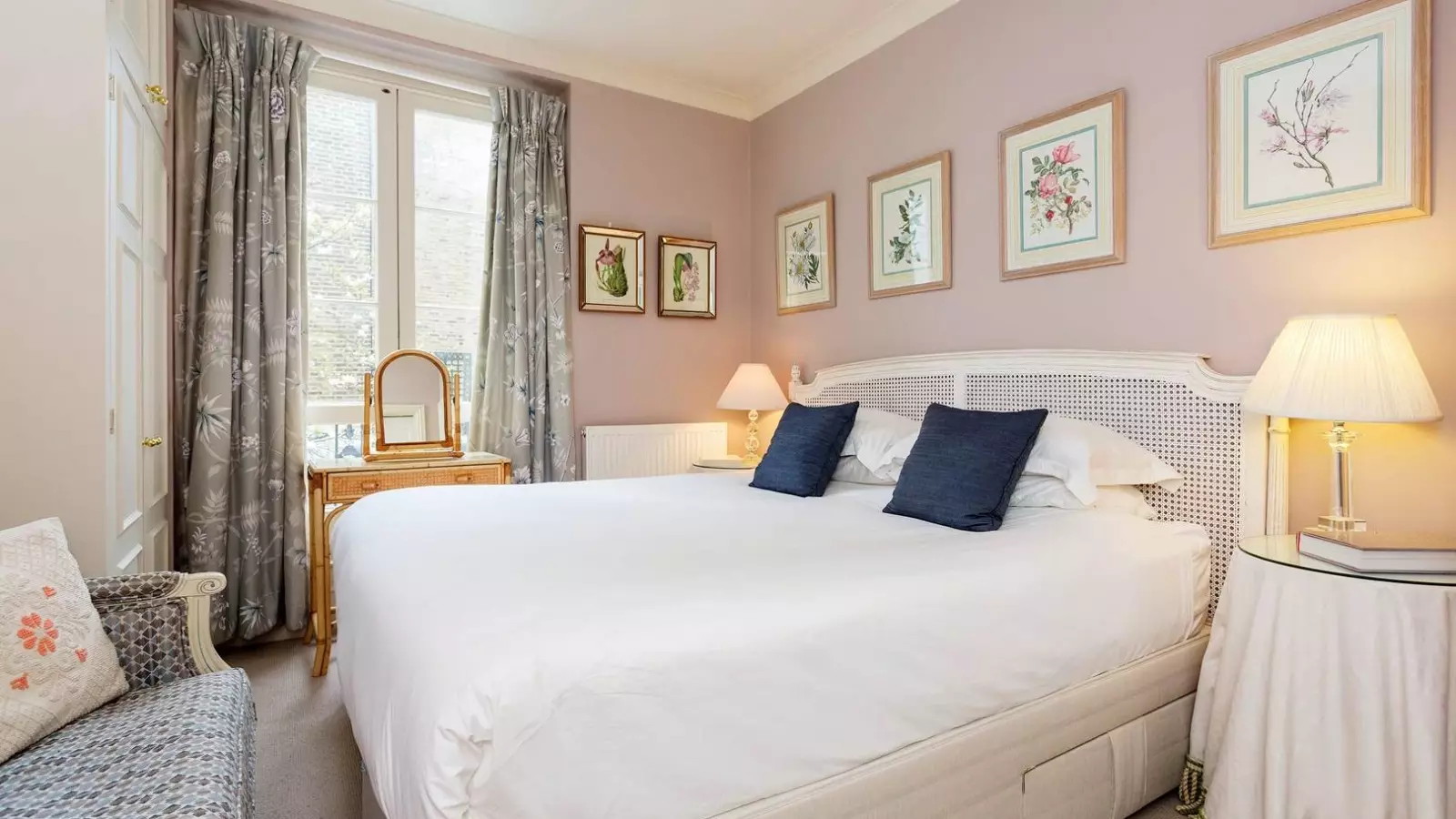 Flat Sheffield Terrace in Greater London