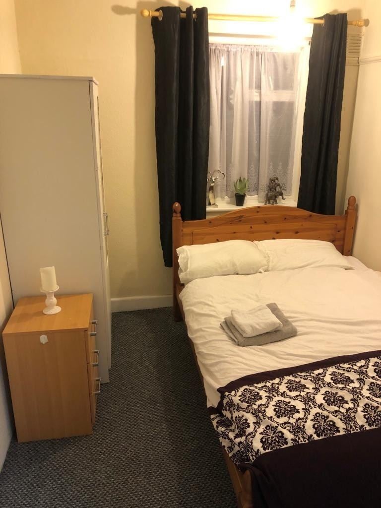 Room Amberley Way in Greater London