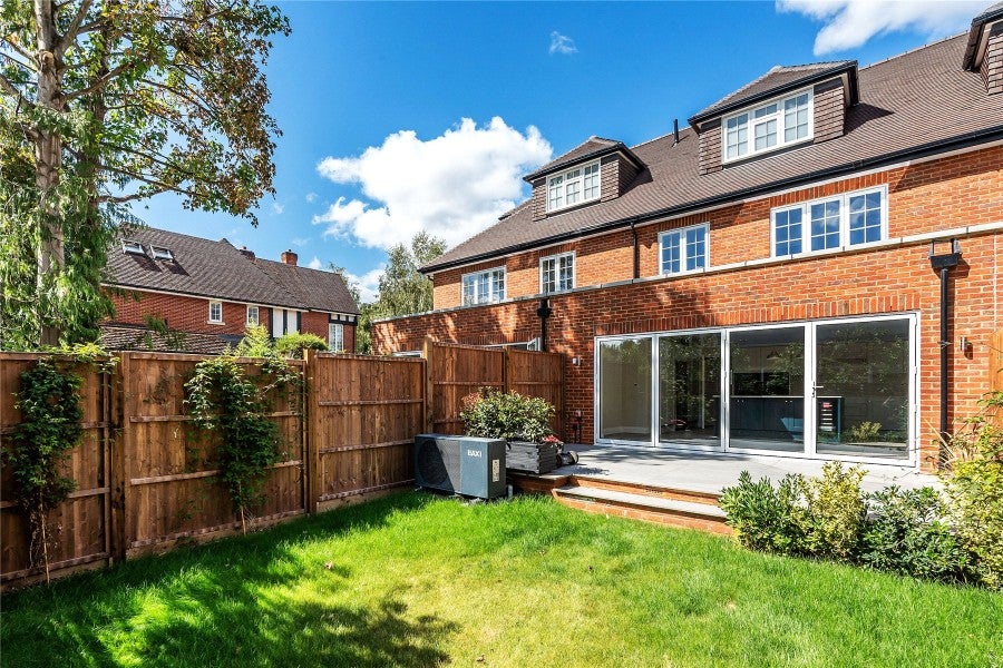 House Oatlands Drive in Elmbridge