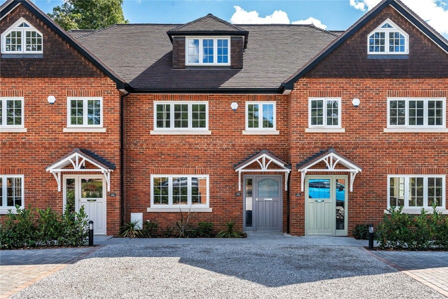 House Oatlands Drive in Elmbridge