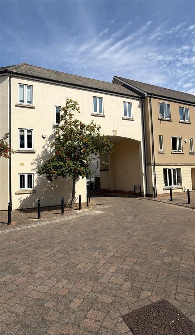 House Jekyll Close in Stoke Gifford