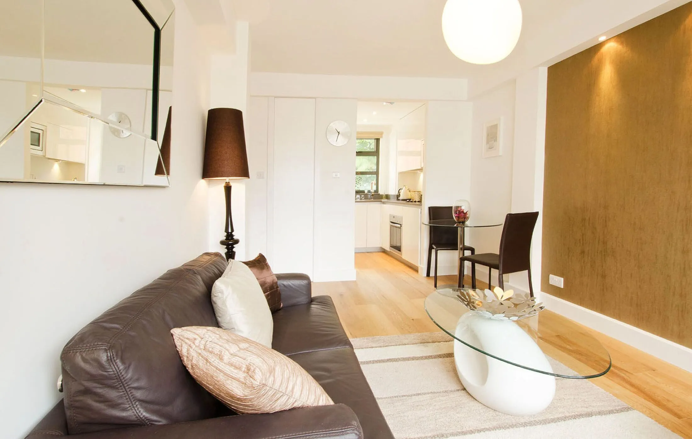 Flat Whitechapel Road in Greater London