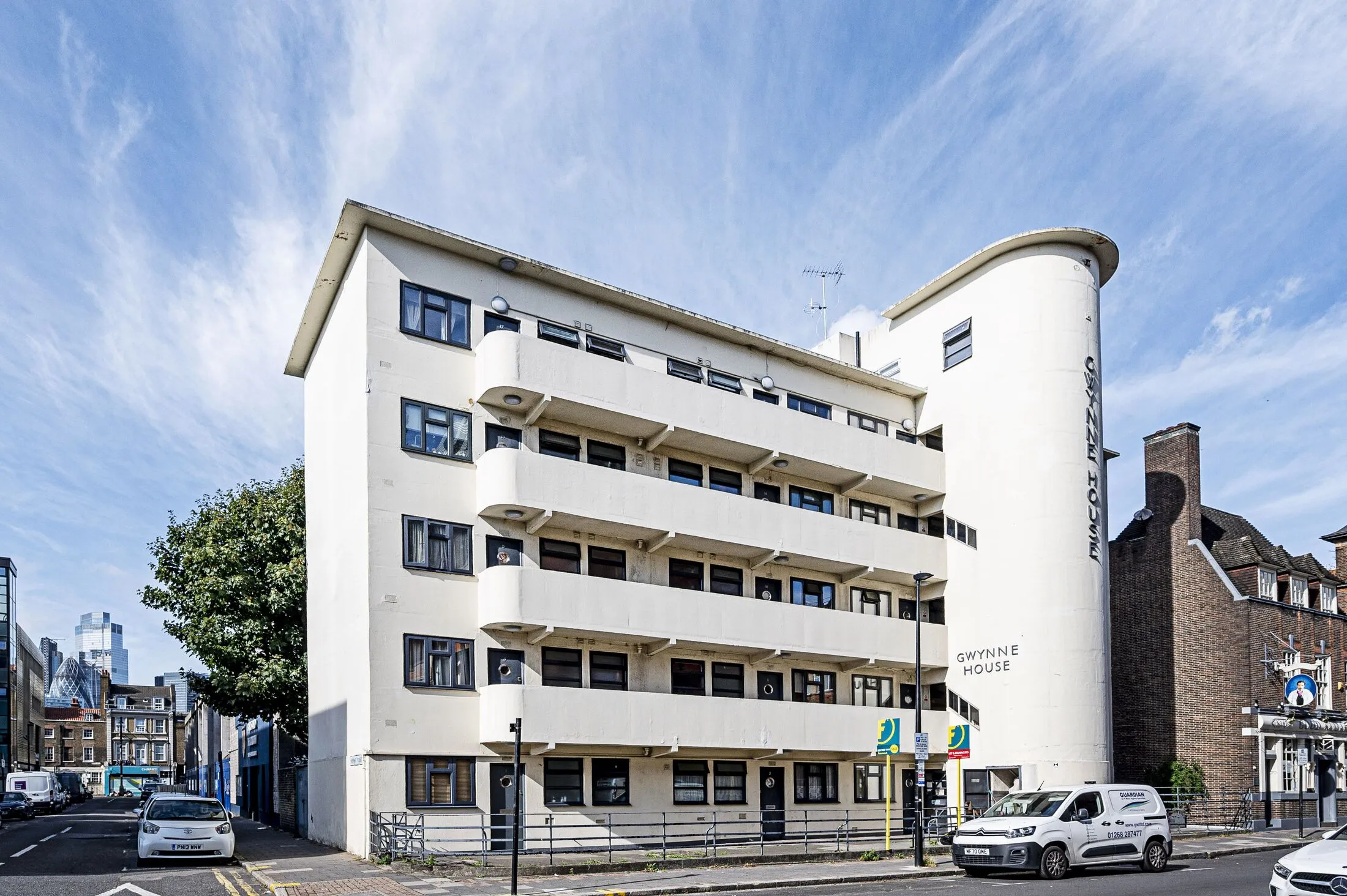 Flat Whitechapel Road in Greater London