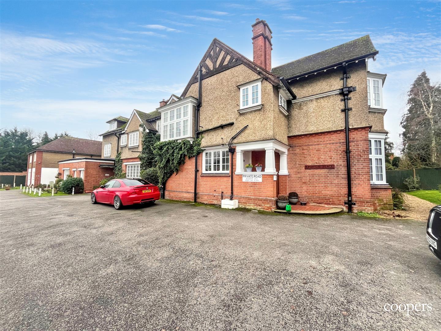 House Eastcote Road in London