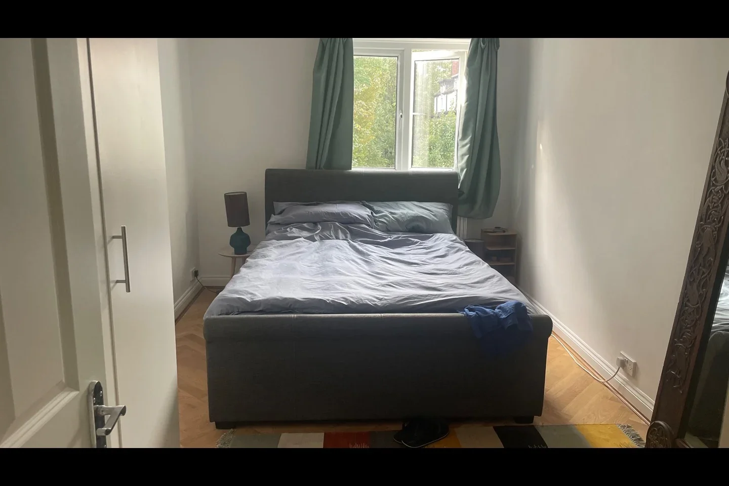 Flat Vicarage Walk in Greater London