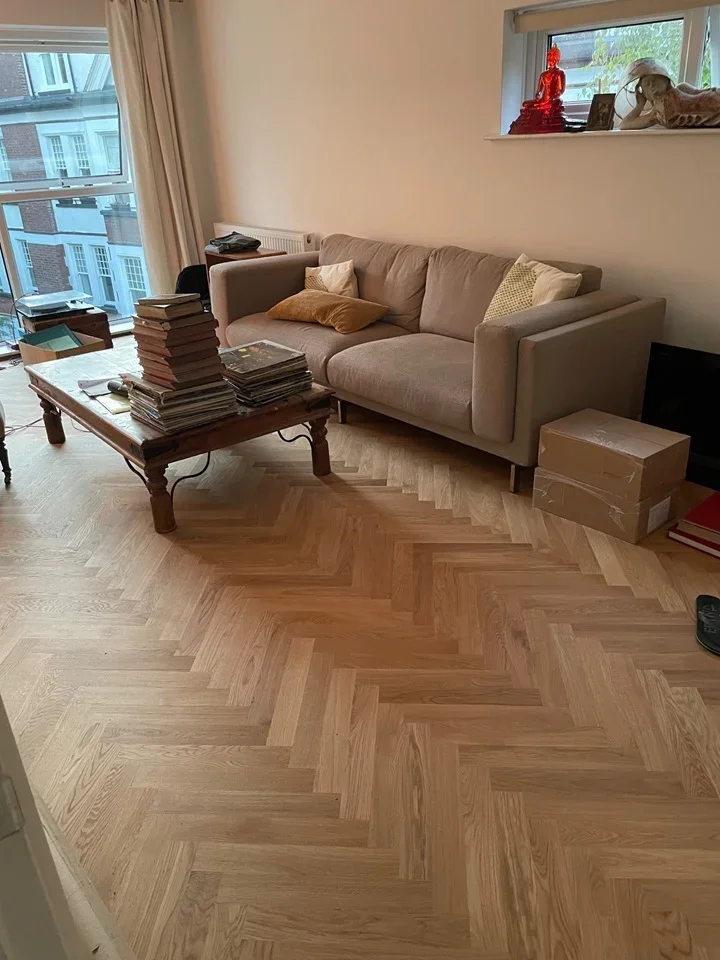 Flat Vicarage Walk in Greater London