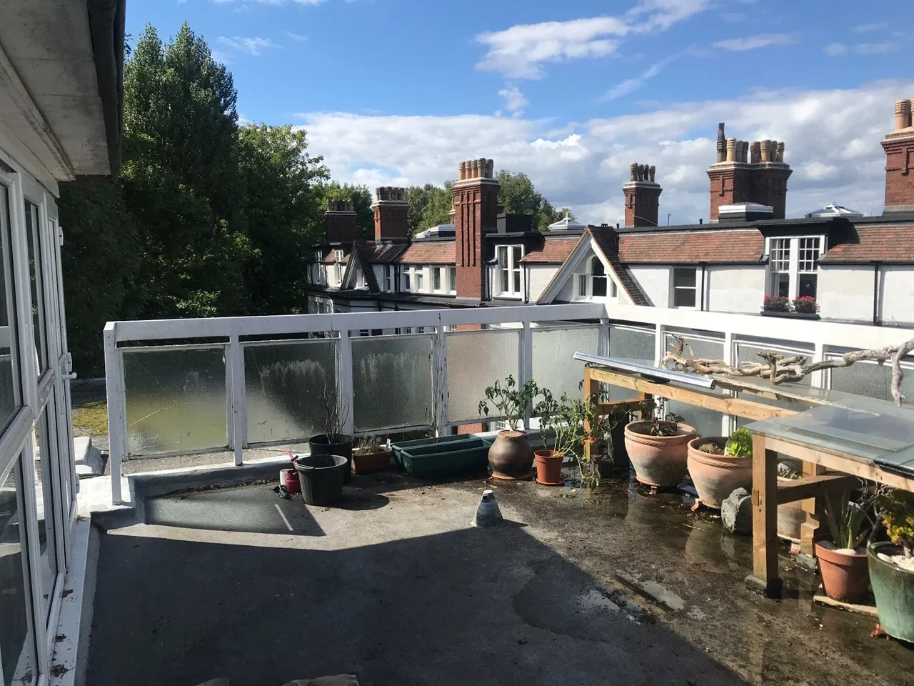 Flat Vicarage Walk in Greater London