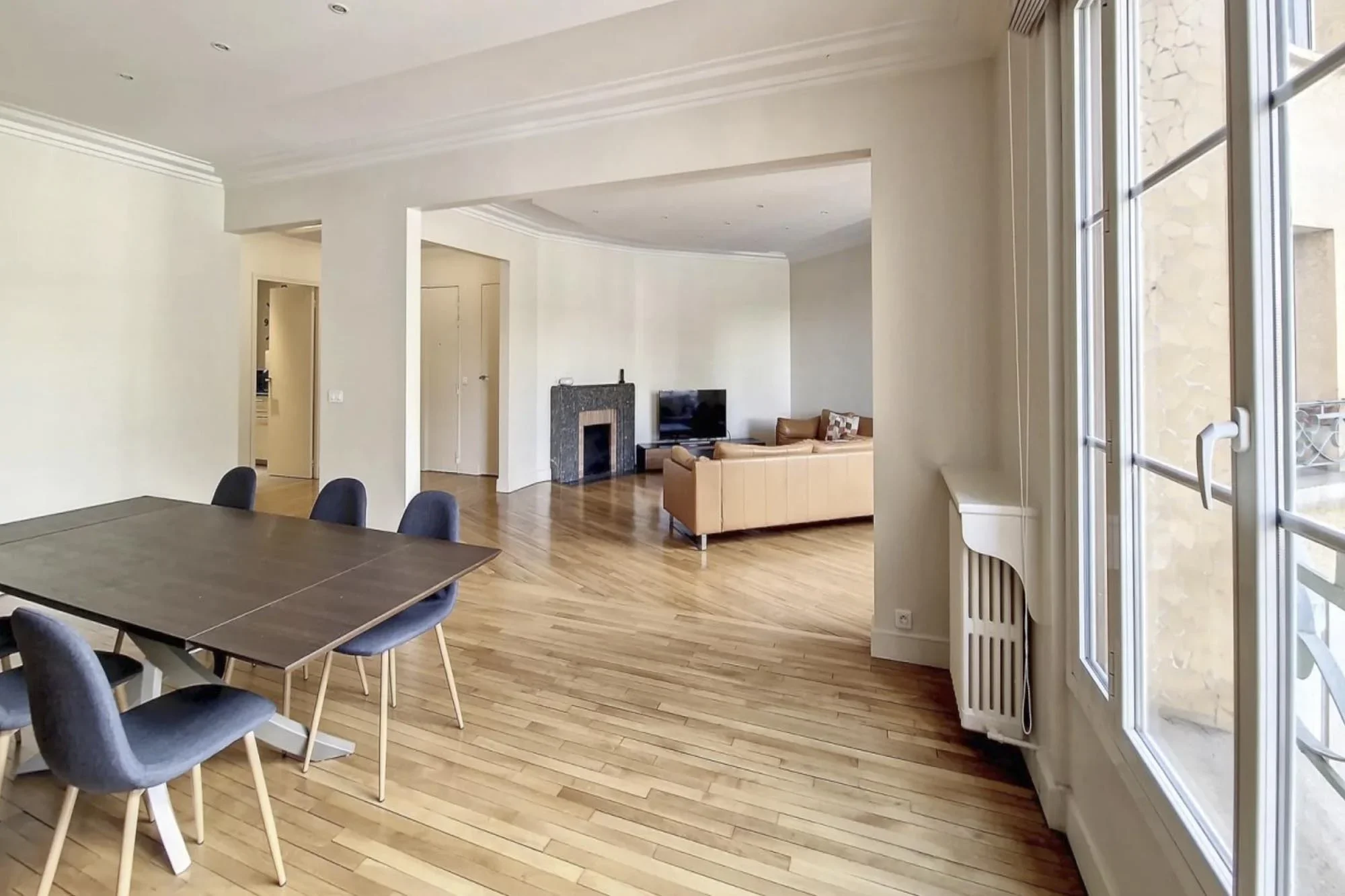 House Pont Mirabeau in Paris