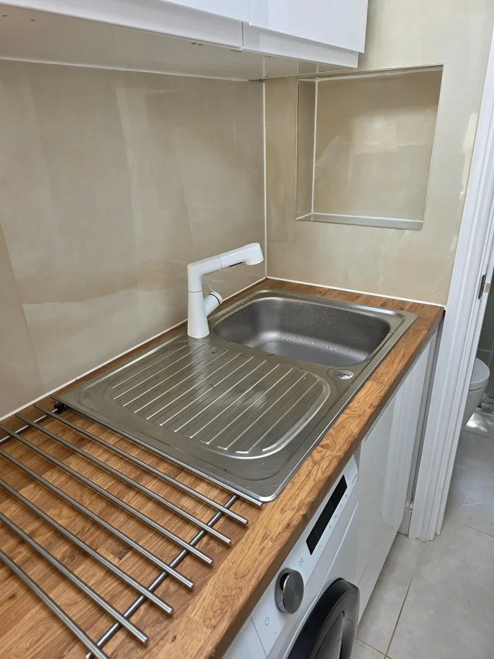Room Anmer Close in Reigate and Banstead