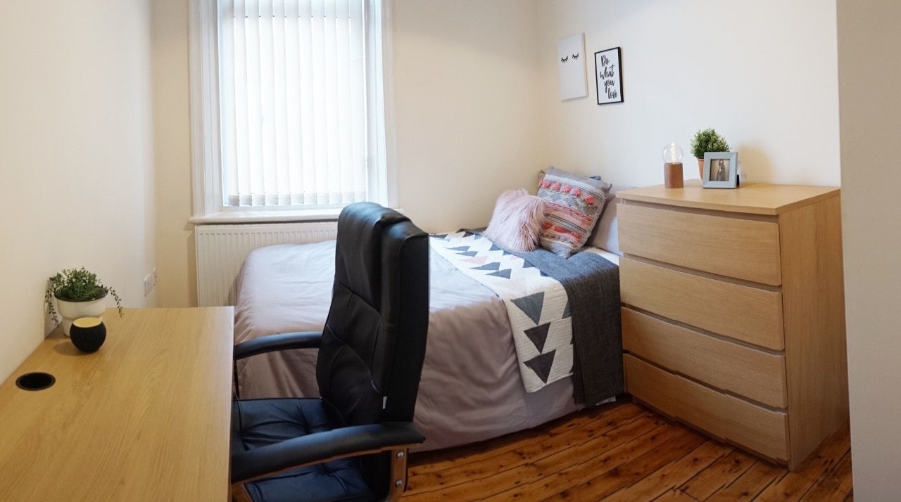 Flat Second Avenue in Newcastle upon Tyne