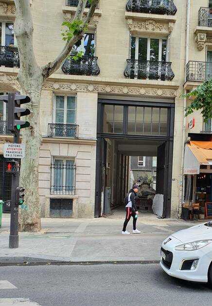 Flat Boulevard Barbès in Paris