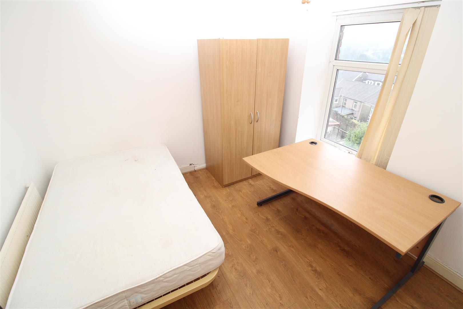 Room Laura Street in Pontypridd