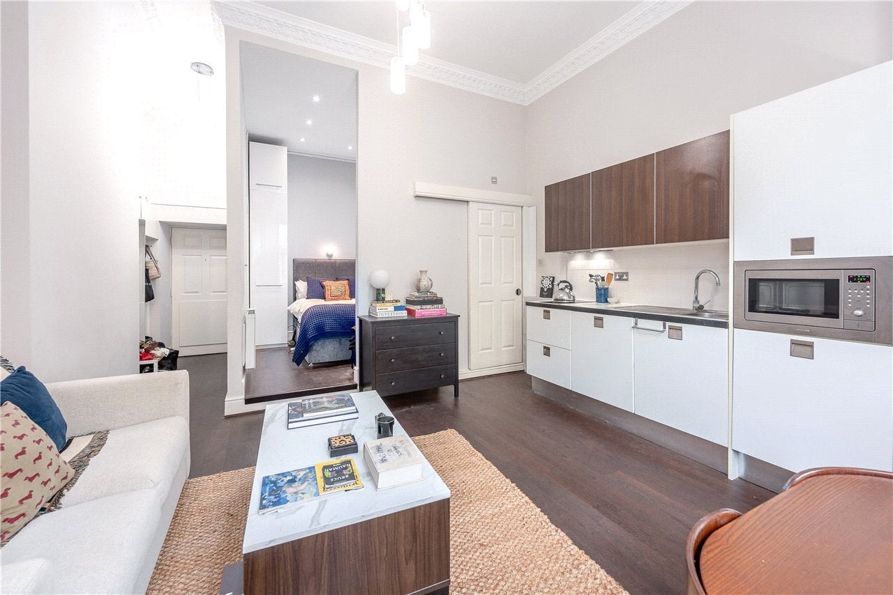Flat Old Brompton Road in Greater London